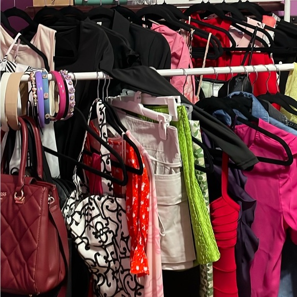 🎉🎉Like this Post To Be Notified of my Future Live Shows!!🎉🎉 - Picture 4 of 9